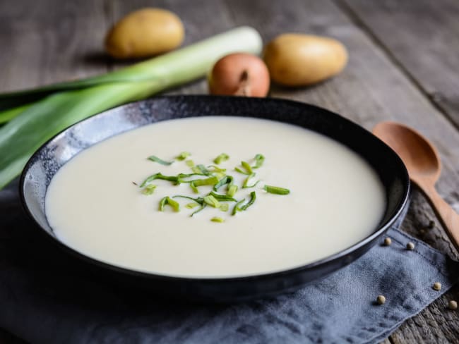 Crème vichyssoise - Le potage poireau pomme de terre crémé et servi froid 