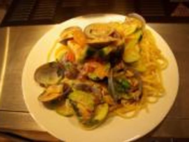 Spaghettis aux palourdes ou Linguine alla vongole