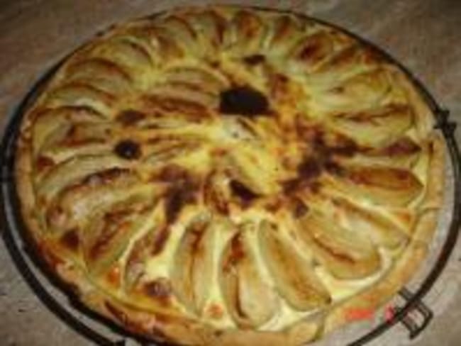 Tarte aux pommes, camembert et lard fumé