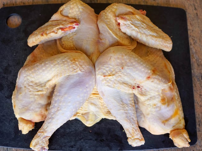 Découper une volaille à cru - Poulet grillé à l'américaine