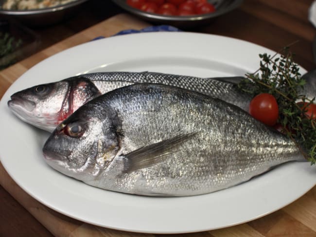 Écailler un poisson rond (dorade,saumon)