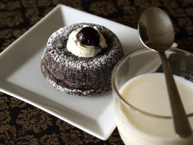 Fondant au chocolat noir et coeur de cerise amarena