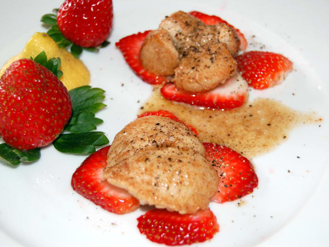 Testicules de dindon sur carpaccio de fraises