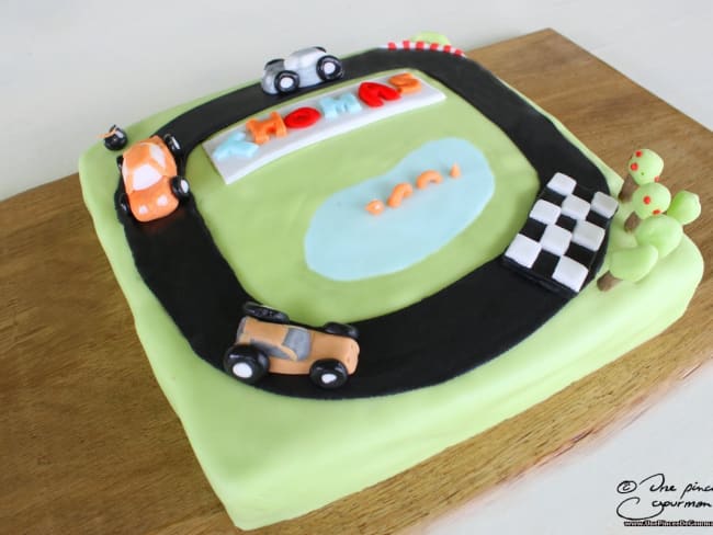 Gateau Circuit voiture de courses F1 pour un anniversaire