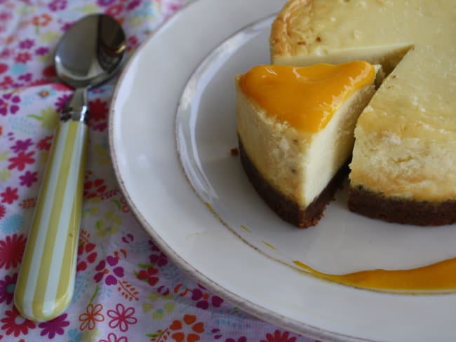 Cheesecake au citron vert et coulis de mangue