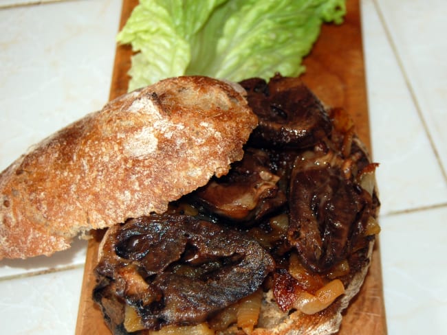 Street food: panini de coeur de chevreau confit sur lit d'oignons caramélisés