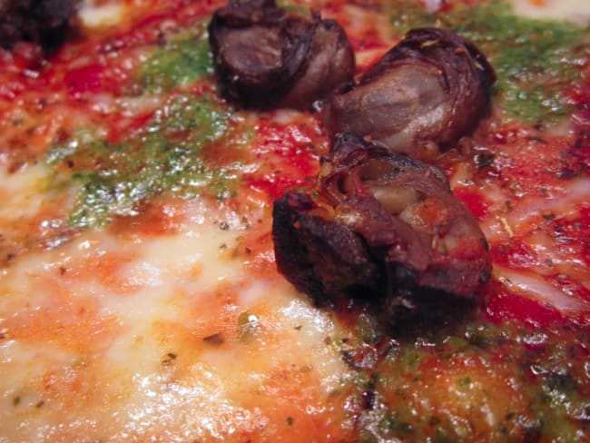 Pizza aux escargots et son beurre persillé