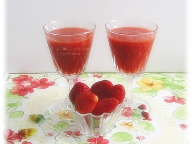 Soupe de Fraises à l’Hibiscus et aux Épices