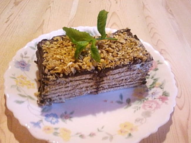 gâteau millefeuille de petits lus nappés de chocolat