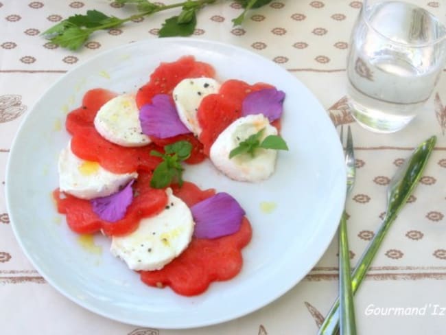 Salade pastèque mozzarella di buffala et pétales de guimauve