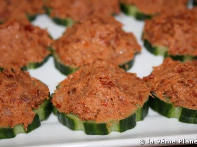 Amuse-bouches "Clic-Clac" de concombre au thon et tomates séchées