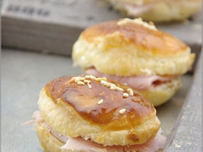 Mini burgers feuilletés au jambon et boursin