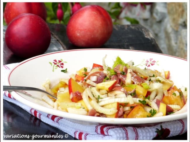 Salade estivale de nectarines ou pêches jaunes au fenouil et jambon cru