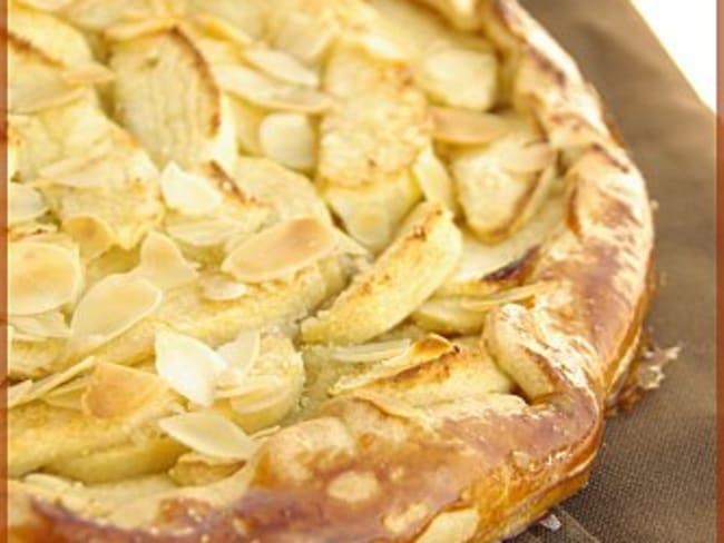 Tarte rustique aux pommes et aux amandes