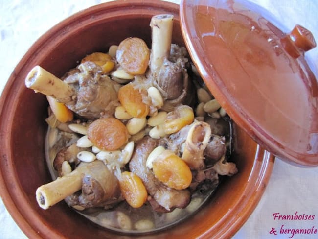 Souris d'agneau aux abricots et aux amandes