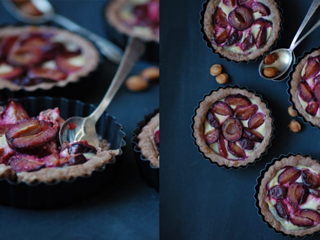 Tartelettes aux prunes et pâte brisée au chocolat