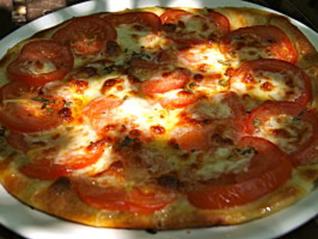 Tarte fine à la tomate et mozzarella