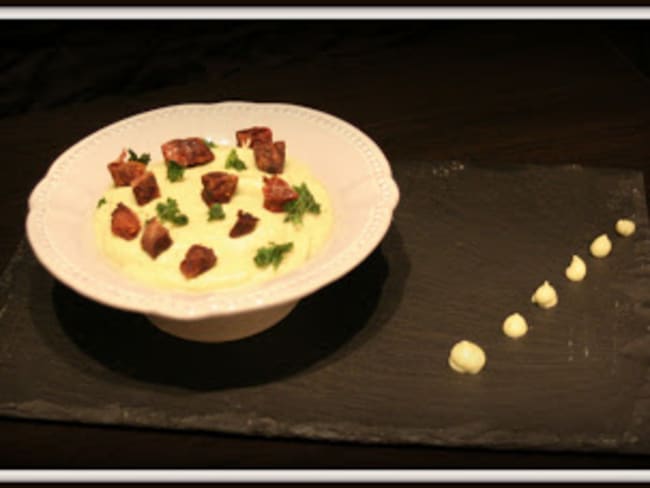 Velouté de brocoli et ses croustillants de chorizo