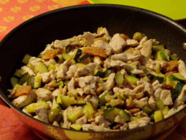 Wok d’aiguillettes de poulet aux courgettes et abricots