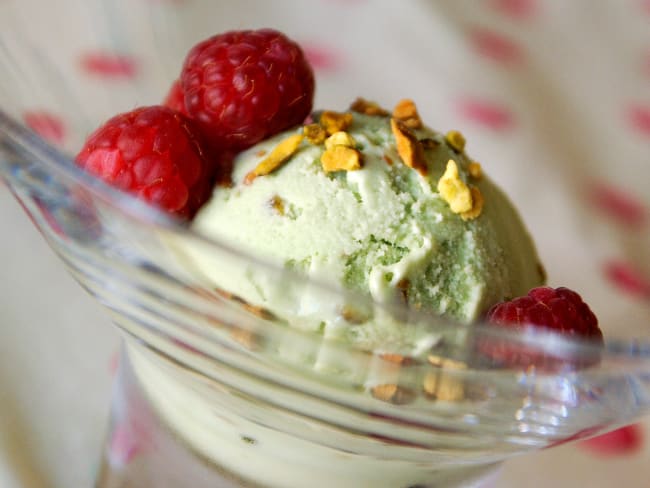 Glace pistache aux oeufs avec sorbetière