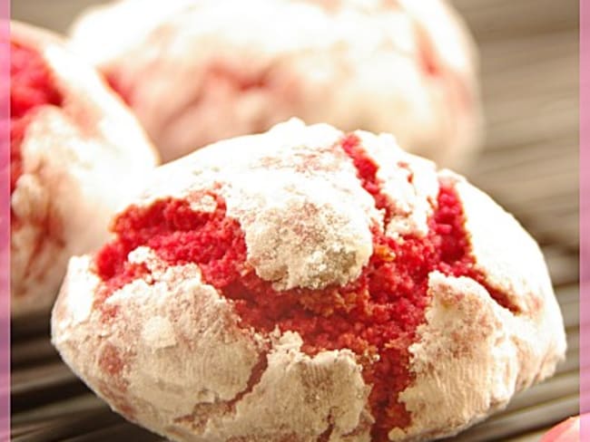 Amaretti rose à la pistache coeur de framboise