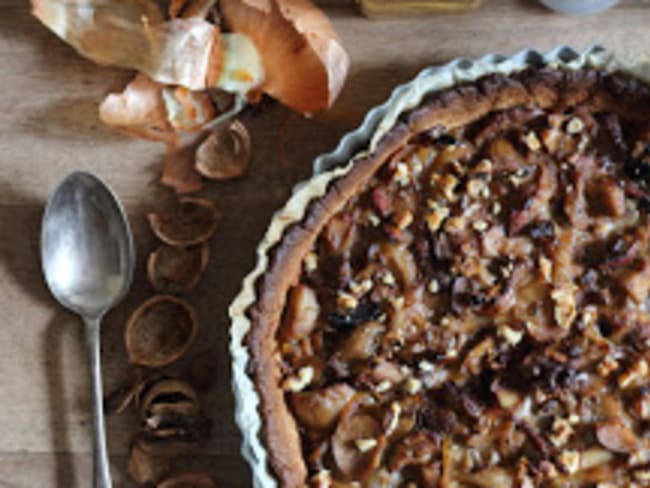 Tarte aux cèpes, oignons glacés, roquefort et noix