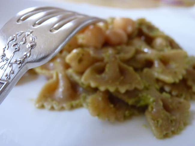 Farfalles aux pois chiches et pesto