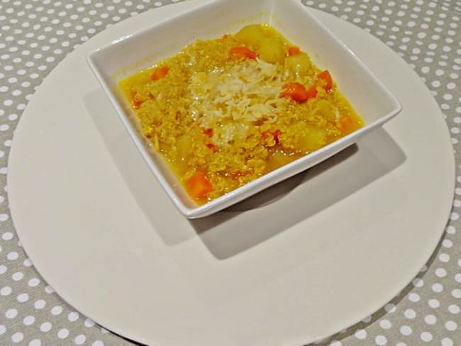 Soupe épicée aux légumes et quinoa