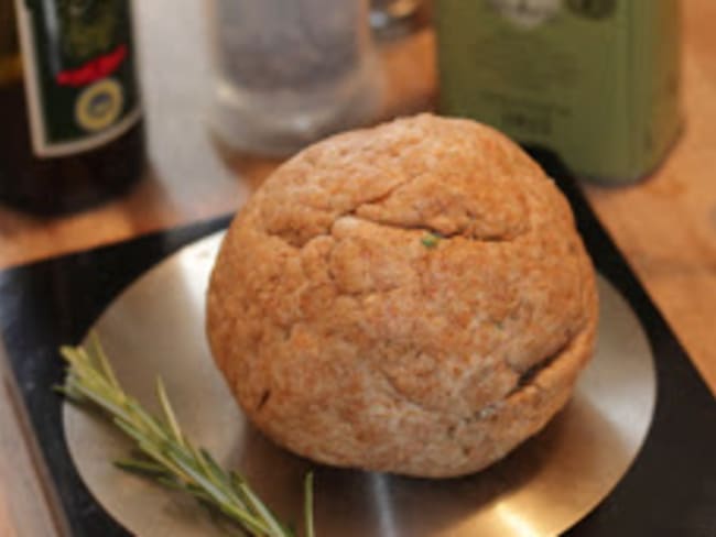 Pâte à tarte légère au yaourt, à l'huile d’olive, vinaigre balsamique et romarin