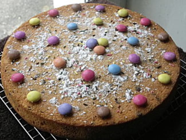 Gâteau d'anniversaire moelleux aux amandes, vanille et pépites de chocolat