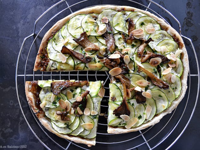 Pizza végétarienne courgette et confit d'oignon