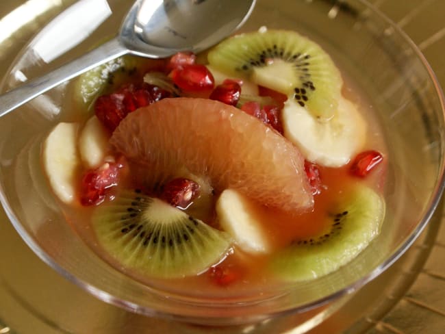 Salade de fruits exotiques et boule de glace noix de coco