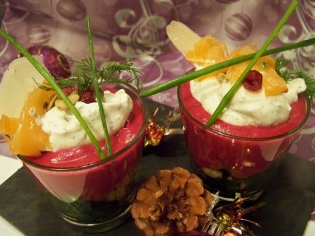 verrine de betterave en Belle Hélène et saumon sur lit de Tetragones et chantilly ciboulette basilic