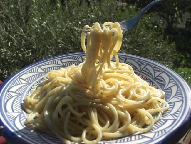 Spaghetti à la crème de pecorino et poivre noir