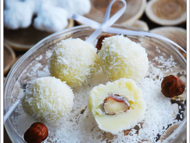 Truffes chocolat blanc, noix de coco au coeur noisette comme un Raffaelo