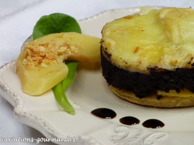 Croustade boudin noir, coing, Tomme de Savoie et noisettes