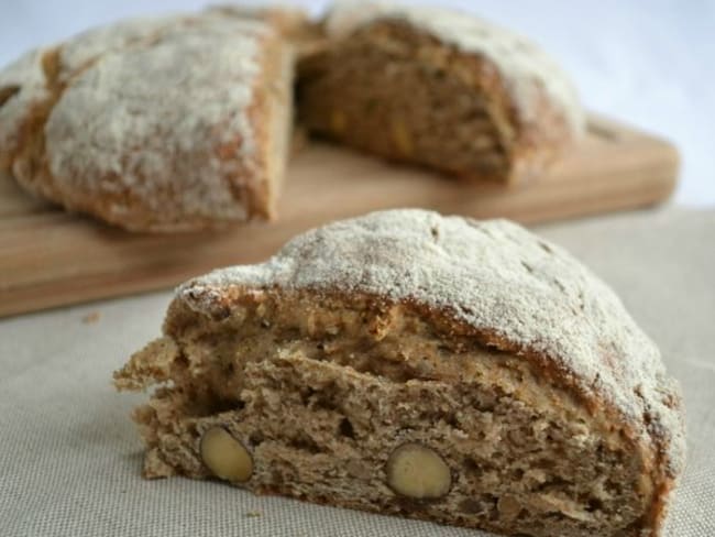 Pain brioché au lait ribot, graines et noisettes