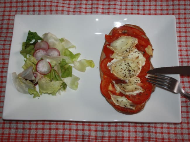 Bruschetta tomate et fromage de chèvre