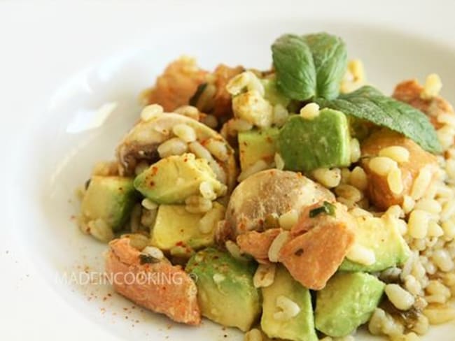 Salade d'ébly au saumon et à l'avocat