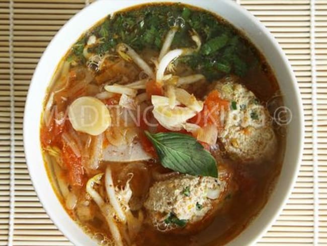 Bùn riêu, Soupe au crabe vietnamienne