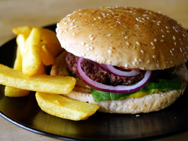 Cuisson de la viande hachée en steak (hamburger)