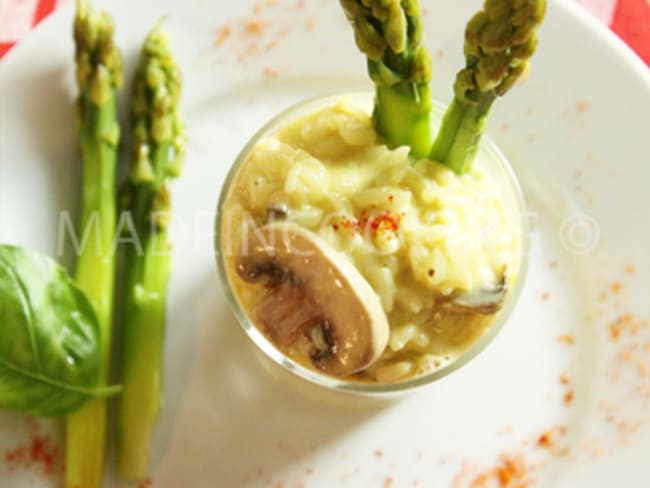 Risotto au safran Crémeux accompagné d'asperges vertes