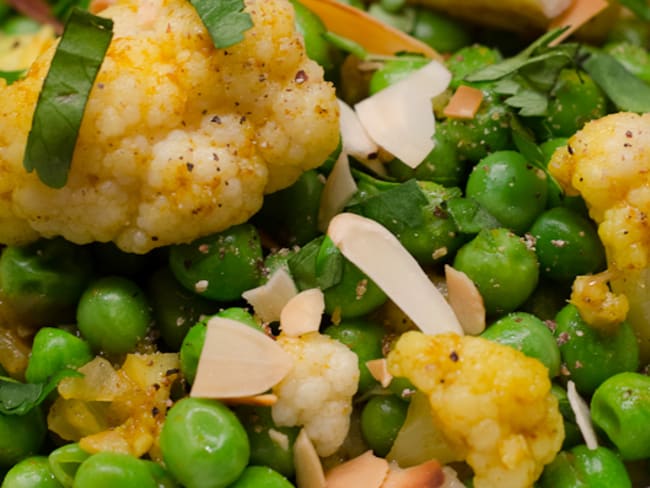 Curry de chou-fleur aux petits pois en papillote