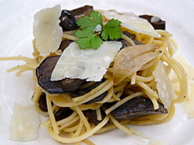 Spaghetti sautés aux cèpes en persillade et parmesan