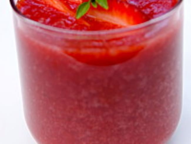 Soupe de fraises au basilic