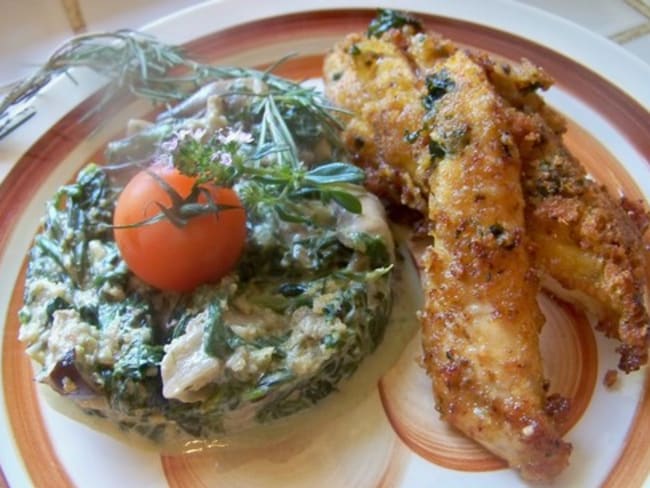 Aiguillettes de poulet aux herbes et fondue de jeunes pousses d'épinards aux champignons