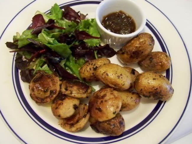 Pommes de terre rattes grenailles rôties et poulet au bouillon