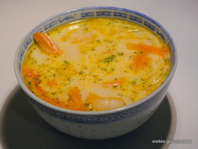 Soupe épicée au crabe et lait de coco