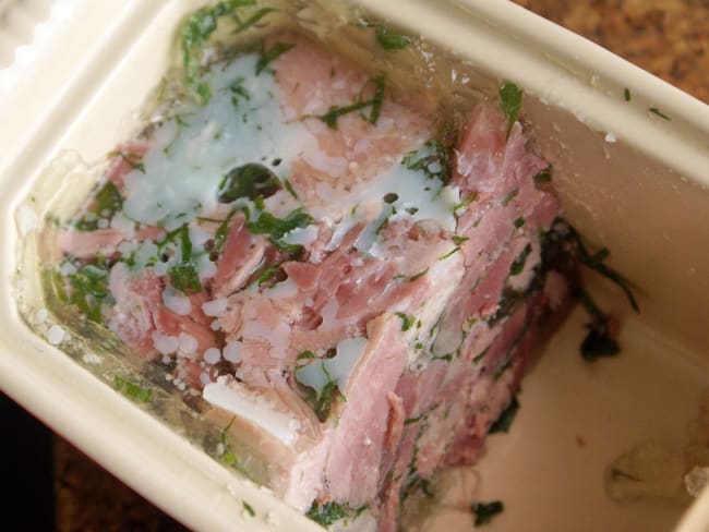 Terrine de jarret de porc aux herbes