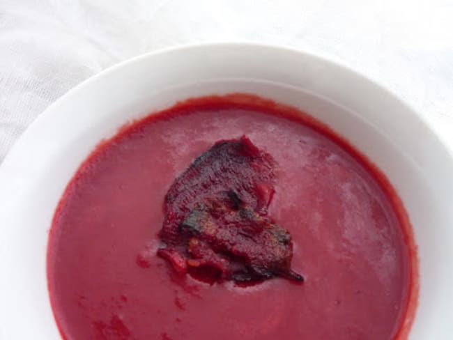 Soupe rose à la betterave